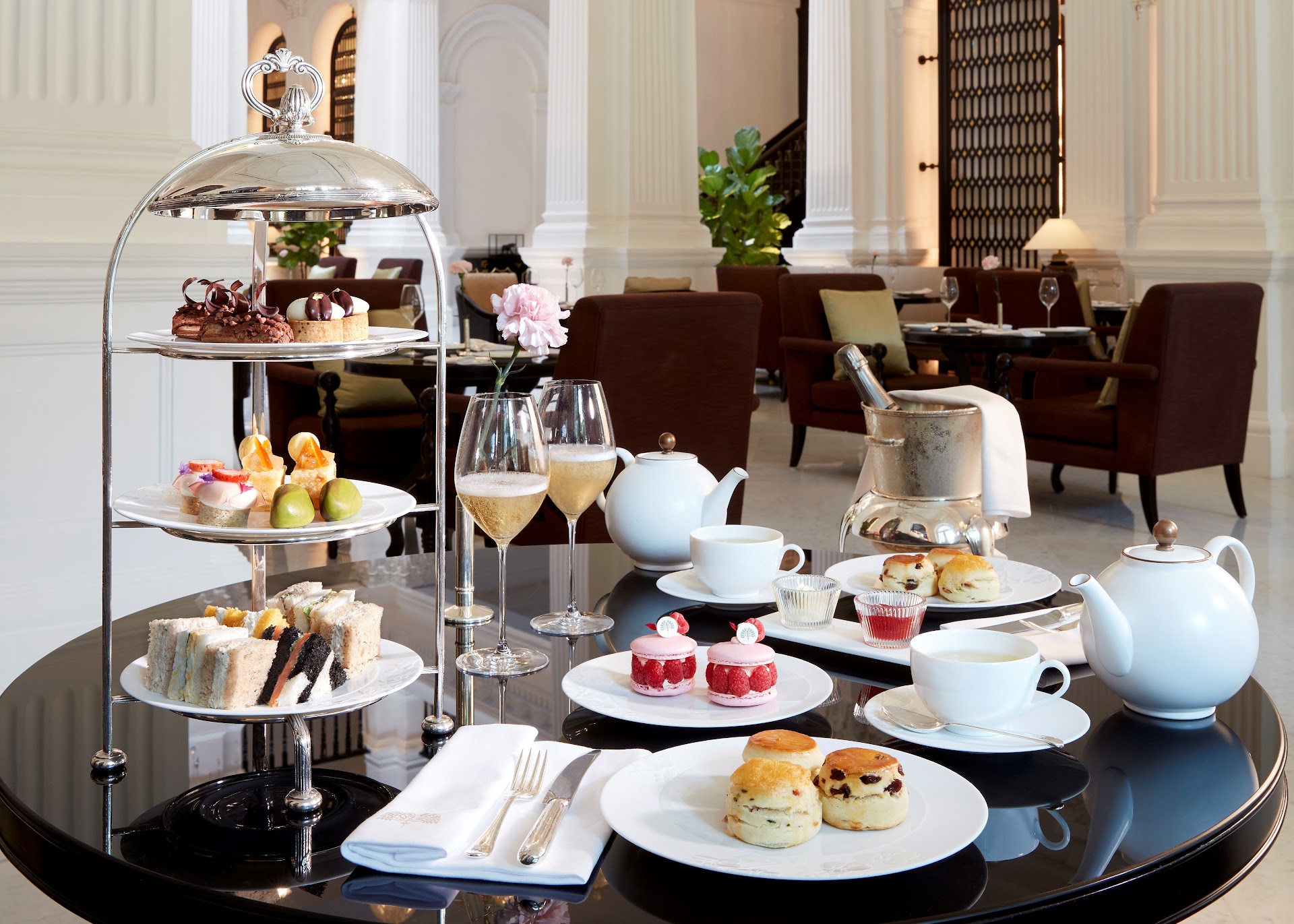 Raffles Le Royal à Phnom Penh : l'hôtel-légende vaut-il son prix ?