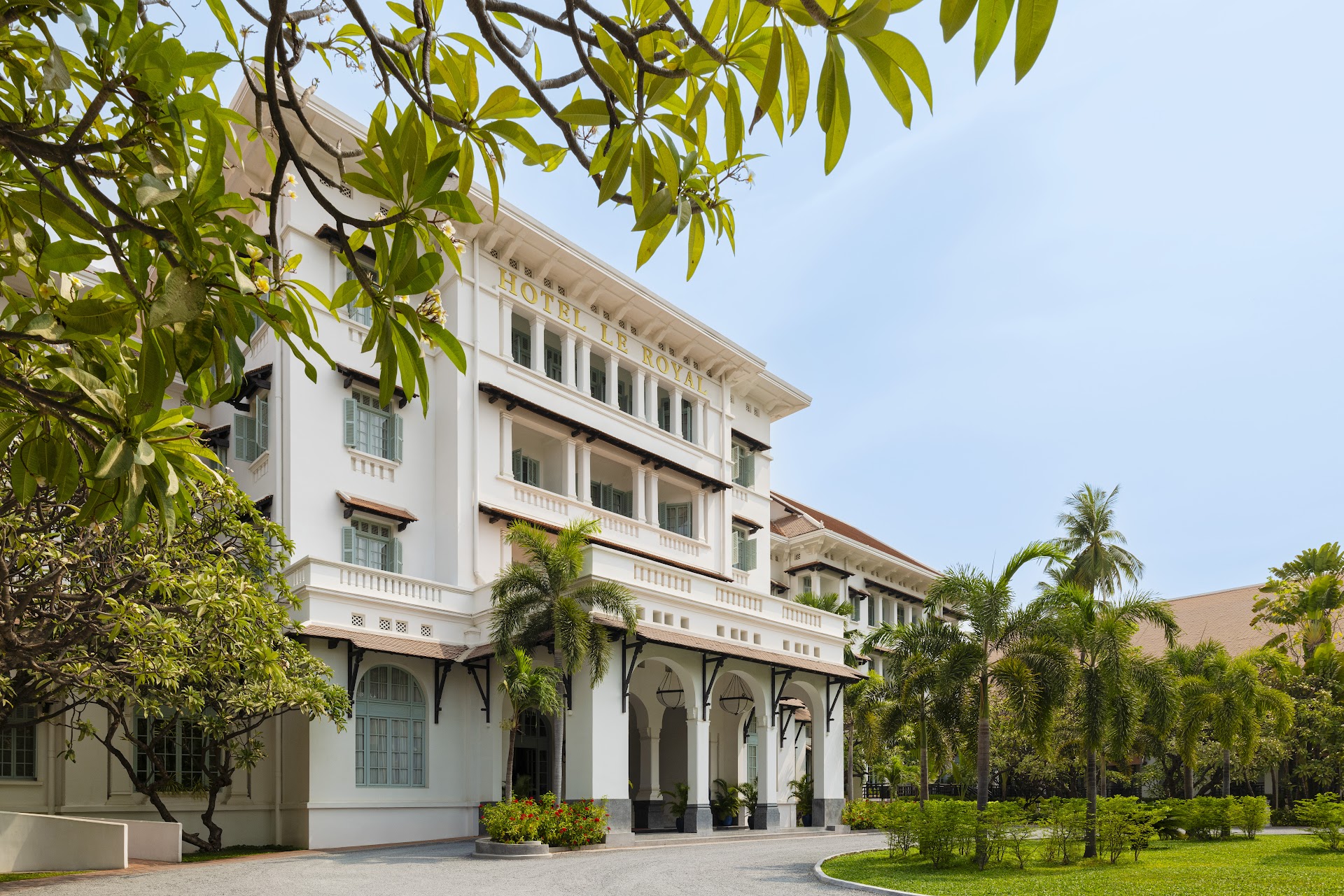 Raffles Le Royal à Phnom Penh : l'hôtel-légende vaut-il son prix ?